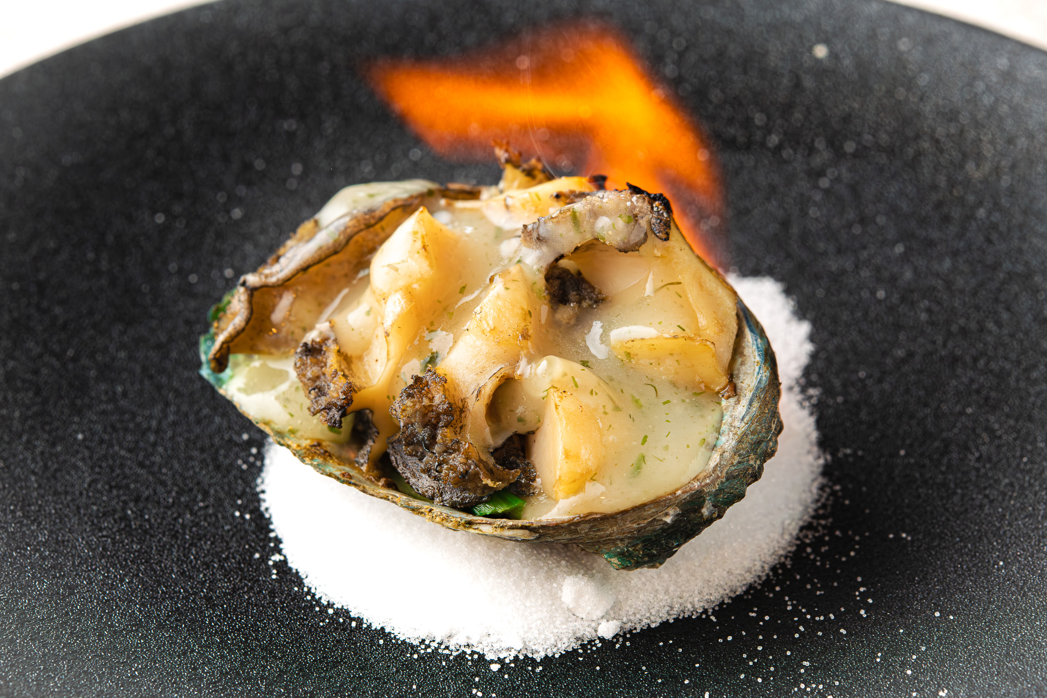 風、雅、極，
從海鮮延展至鐵板主菜的晚間套餐